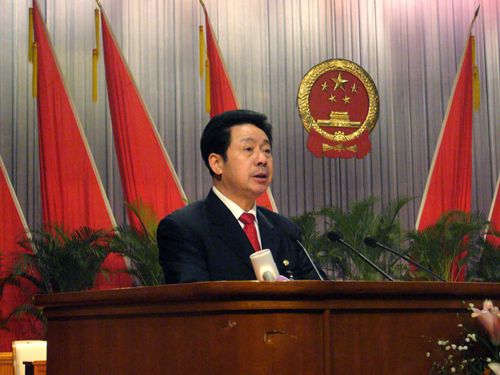 李豆罗在南昌市两会上作《政府工作报告》.jpg
